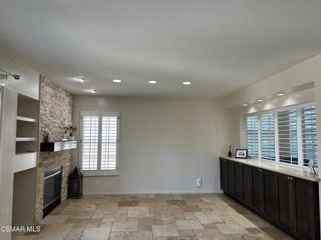 1755 Empty Saddle Road, Simi Valley CA: https://media.crmls.org/mediaz/2ab37e35-b050-4a78-9e13-ee21648af2c6.jpg