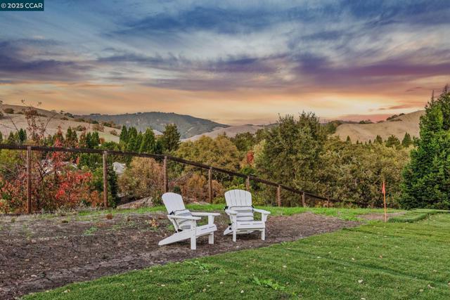 3656 Old Blackhawk Rd, Danville CA: https://media.crmls.org/mediaz/2ab3a583-d6b7-4208-8cfd-982f39958078.jpg