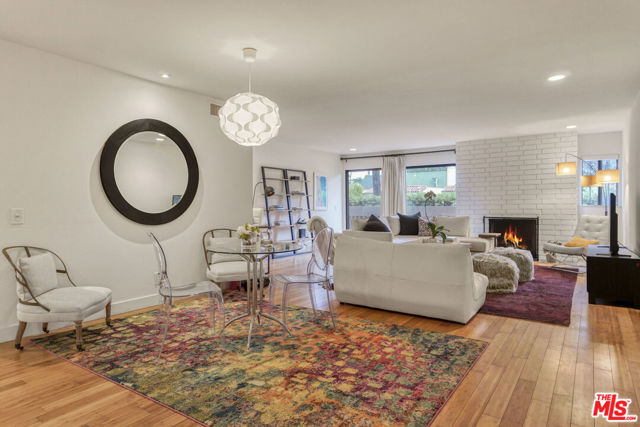 858 12th Street, Santa Monica CA: https://media.crmls.org/mediaz/2ab3cb6e-24d7-4032-a4f1-e347e5983d11.jpg