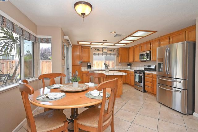 4525 Wolverine Way, Antioch CA: https://media.crmls.org/mediaz/2ab425be-a505-4aac-b1c1-6e5540d9f100.jpg