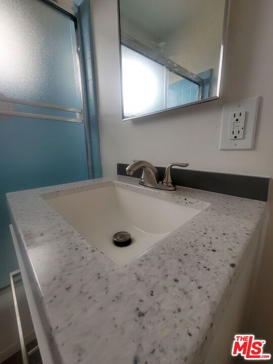 1038 S Harvard Boulevard, Los Angeles CA: https://media.crmls.org/mediaz/2ab44e64-d610-4014-bae8-776f95c90945.jpg