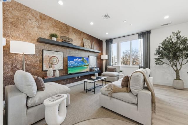 1660 Clement Avenue, Alameda CA: https://media.crmls.org/mediaz/2ab4baf1-0f99-4f27-8f91-ab3a48d24edc.jpg