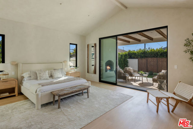 4029 East Boulevard, Los Angeles CA: https://media.crmls.org/mediaz/2ab588e4-a59d-43b4-9043-9ab27d2534be.jpg