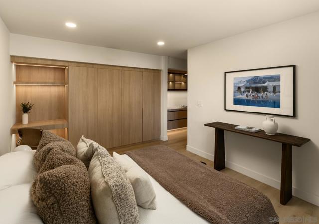 2163 Caminito Circulo Norte, La Jolla CA: https://media.crmls.org/mediaz/2ab5cc11-dc1c-46fe-aa77-becf1dfc6925.jpg