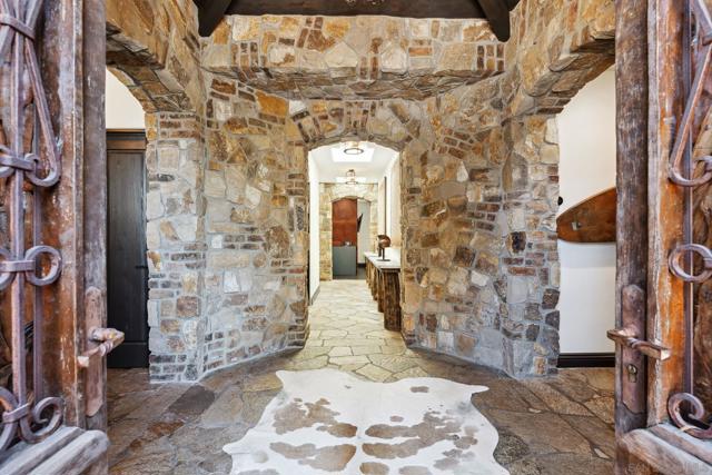 5653 Linea Del Cielo, Rancho Santa Fe CA: https://media.crmls.org/mediaz/2ab5d8e4-2bb1-4262-b9bc-685c5e86f80f.jpg