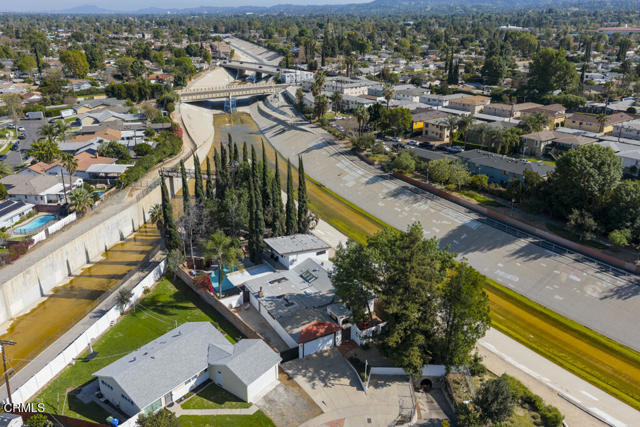 6900 Lurline Avenue, Los Angeles CA: https://media.crmls.org/mediaz/2ab6cacb-3a81-44e1-8482-0a9d17f55a67.jpg