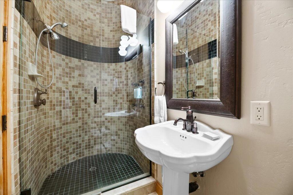 https://media.crmls.org/mediaz/2ab7a1b8-0fe2-4244-9b23-a32b90b9cff9.jpg?preset=X-Large