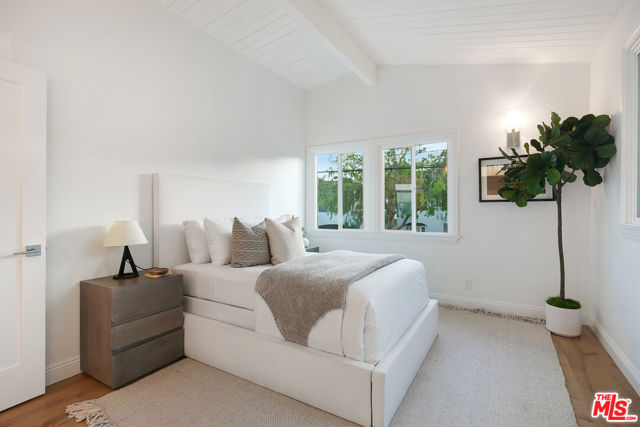 218 N Bundy Drive, Los Angeles CA: https://media.crmls.org/mediaz/2ab7b765-cea1-49ab-8333-77bb64038f10.jpg