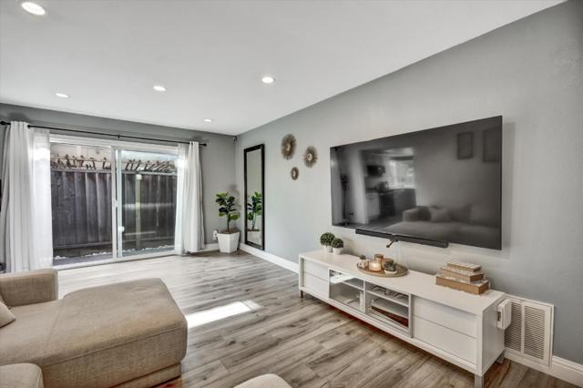 5078 Corte Verde Drive, San Jose CA: https://media.crmls.org/mediaz/2ab7d4a7-0ef1-4779-aa5e-4fb9a882cad8.jpg