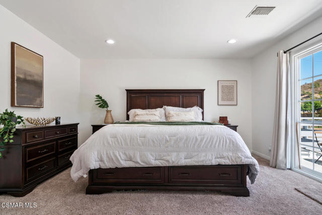 1791 Hewitt Place, Simi Valley CA: https://media.crmls.org/mediaz/2ab7fadf-7bf6-4fd0-a291-43a993ea1dca.jpg