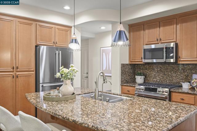 7774 Stoneleaf Rd, San Ramon CA: https://media.crmls.org/mediaz/2ab83160-9883-4deb-8bdf-2bef65a50f7c.jpg
