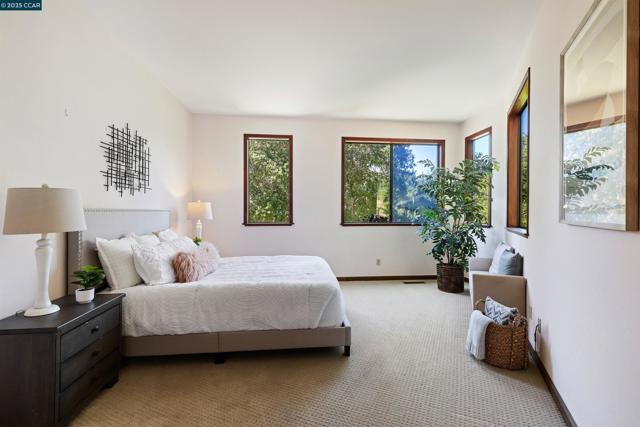 39 Mira Loma Rd, Orinda CA: https://media.crmls.org/mediaz/2ab8626a-7b59-4a72-8e74-ed64129d18ad.jpg