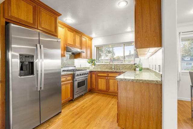 2741 Doverton Square, Mountain View CA: https://media.crmls.org/mediaz/2ab89a1f-165c-41ec-8591-860c33975054.jpg