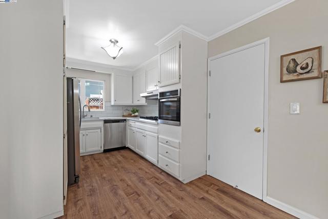 5266 Troy Ave, Fremont CA: https://media.crmls.org/mediaz/2ab8ea56-6cca-4266-afe5-f57bc63acfb9.jpg