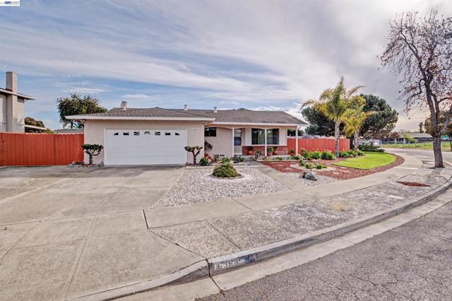 6364 Honeysuckle Dr, Newark CA: https://media.crmls.org/mediaz/2ab8fea6-59d1-405b-ab0f-10331ac10c72.jpg