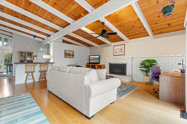 640 Rio Del Mar Boulevard, Aptos CA: https://media.crmls.org/mediaz/2ab90402-a06d-4528-86c9-1658ed8eec3a.jpg