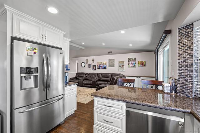 2208 Runabout Place, El Cajon CA: https://media.crmls.org/mediaz/2ab90a8a-8a10-482f-a51b-5a05acf1ae2e.jpg