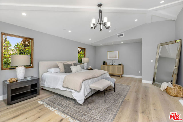 6888 Alta Vista Drive, Rancho Palos Verdes CA: https://media.crmls.org/mediaz/2ab92486-7f0f-4da2-9572-39bb1c4b079e.jpg
