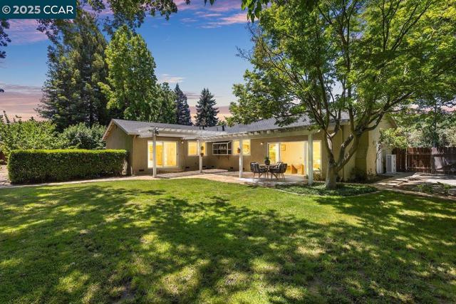 115 Saint Jean Ct, Danville CA: https://media.crmls.org/mediaz/2ab93cfb-d23d-4cb5-ae62-ce8f8020b0a8.jpg