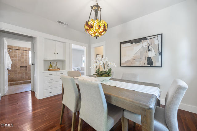 975 N Mentor Avenue, Pasadena CA: https://media.crmls.org/mediaz/2ab9d90d-ed20-4d5d-ab25-e3dfa08aed47.jpg