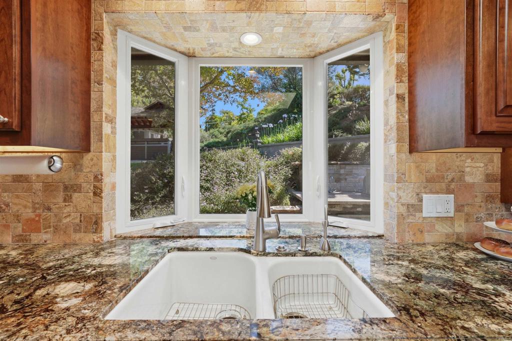 1045 Cima Dr - photo 10