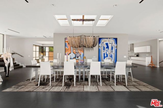 971 Enchanted Way, Pacific Palisades CA: https://media.crmls.org/mediaz/2aba1bae-e50f-4036-8523-c72140c0735b.jpg