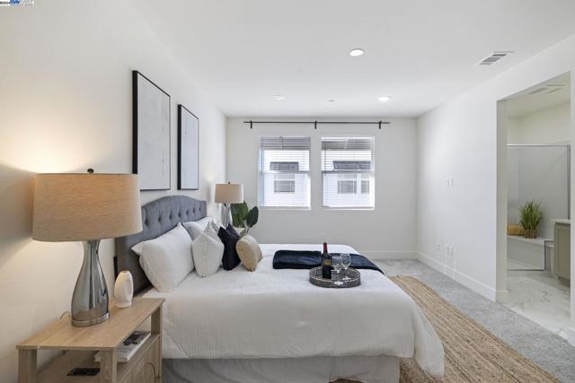 Image 28 of 39 For 9572 Seawind Way