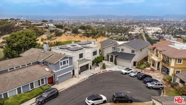 4223 Don Carlos Drive, Los Angeles CA: https://media.crmls.org/mediaz/2aba8178-5775-4e15-823b-b43d1e7f09d0.jpg