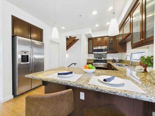 904 Zephyr Drive, Oakland CA: https://media.crmls.org/mediaz/2abb0b84-d5b3-4ff9-af70-2825722bcb16.jpg