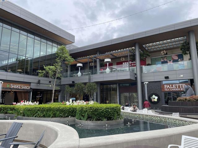2835 Alvarado Ave, San Mateo CA: https://media.crmls.org/mediaz/2abb2552-2ea7-465b-8ee9-4eb2e2c1eaf6.jpg