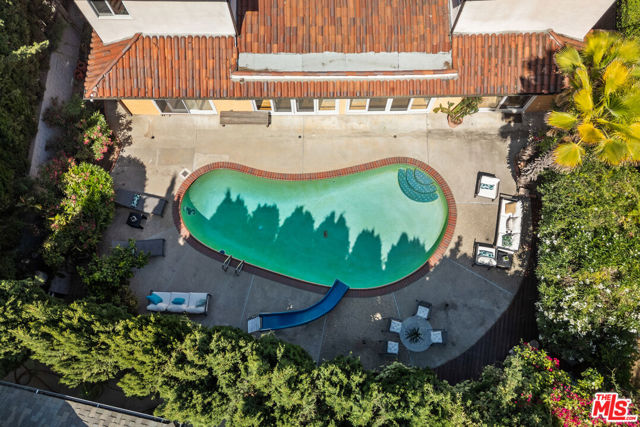 2103 N Hobart Boulevard, Los Angeles CA: https://media.crmls.org/mediaz/2abb48b9-ff3e-46c4-ad02-8a1bf877ff3f.jpg