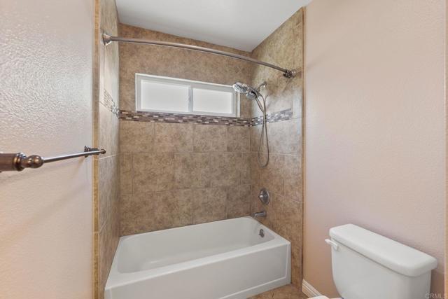 Detail Gallery Image 21 of 38 For 127 Neptune Pl, Escondido,  CA 92026 - 4 Beds | 2/1 Baths