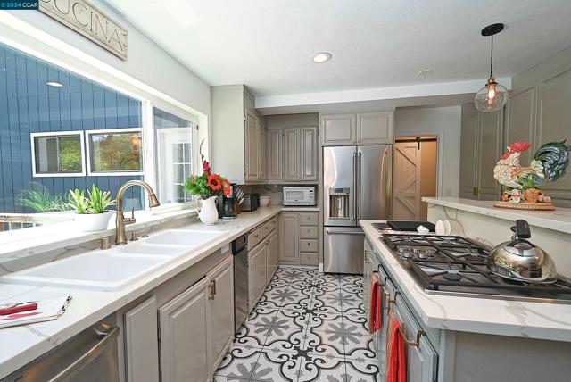 Image 11 of 48 For 4416 Reinhardt Dr