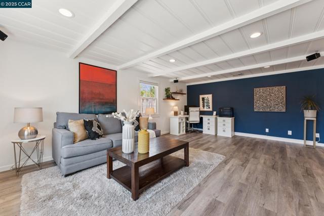 347 Valley View Rd, Pleasant Hill CA: https://media.crmls.org/mediaz/2abc0d1c-4e9f-4c14-968c-6d7f5f230c20.jpg