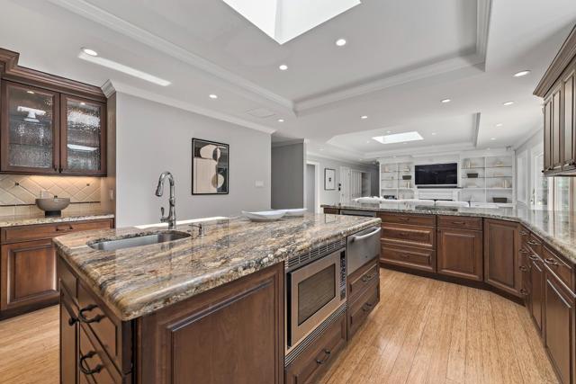 60 Vasilakos Way, Menlo Park CA: https://media.crmls.org/mediaz/2abc278c-3302-4dba-acf7-d15b6d4135d5.jpg