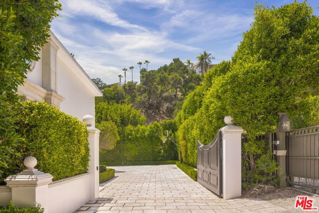 10914 Bellagio Road, Los Angeles CA: https://media.crmls.org/mediaz/2abc664a-64dd-4a6f-a78a-d16437f2da6d.jpg