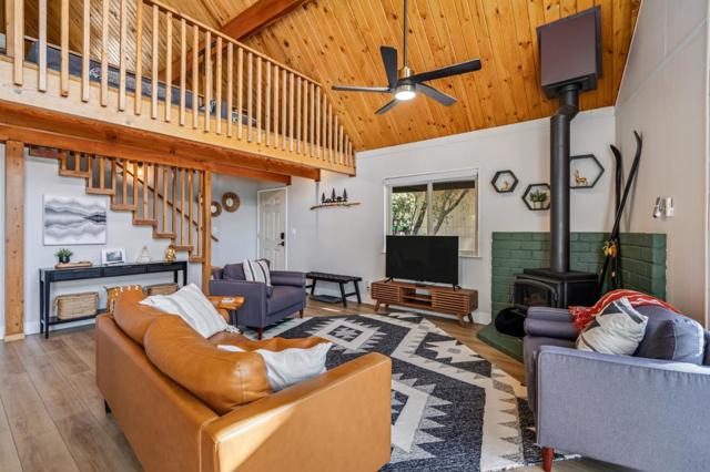 20779 Point View Drive, Groveland CA: https://media.crmls.org/mediaz/2abc8906-7f8c-4124-9c25-4e8f89e20eab.jpg