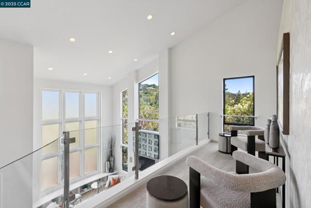 127 Devin Dr, Moraga CA: https://media.crmls.org/mediaz/2abcd4a7-f5b5-4ab9-96e9-9ec2978c65c5.jpg
