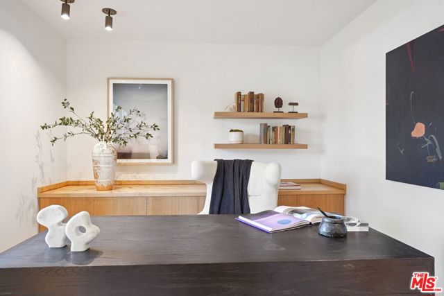 4539 Atoll Avenue, Sherman Oaks CA: https://media.crmls.org/mediaz/2abcdee1-9477-4d1b-ba4b-4b1f828f624a.jpg