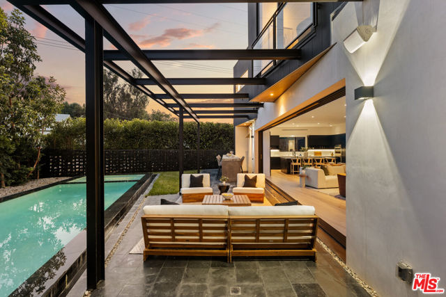 5988 W 76th Street, Los Angeles CA: https://media.crmls.org/mediaz/2abcfc7d-f0f8-42b7-9857-398419c18e28.jpg