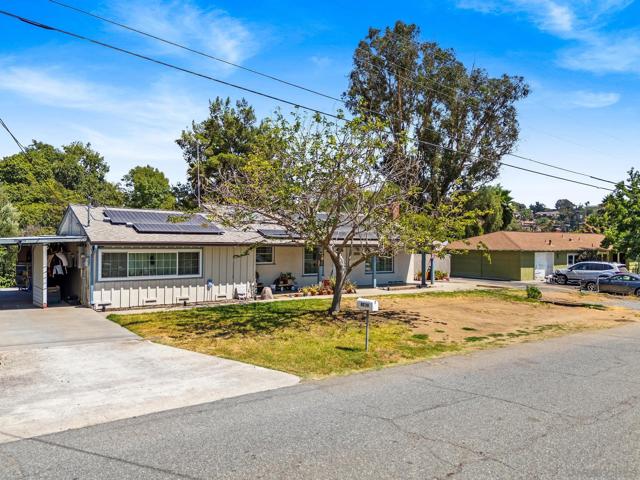 4039 Citradora Dr, Spring Valley CA: https://media.crmls.org/mediaz/2abd5f1f-7996-414d-ab2b-ddce974aadf8.jpg