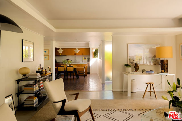 2246 Chelan Place, Los Angeles CA: https://media.crmls.org/mediaz/2abe69f8-324f-47d2-b2ca-a5eff4b2d7d0.jpg