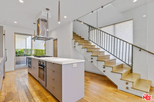 809 Brooks Avenue, Venice CA: https://media.crmls.org/mediaz/2abe9b48-20c0-4977-b869-f3e9f41006a4.jpg
