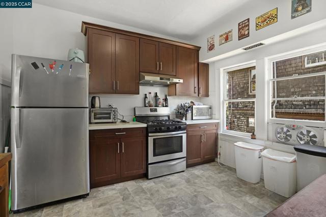 2006 Parker St, Berkeley CA: https://media.crmls.org/mediaz/2abf384e-6de1-47e9-aed0-ab8b97e93270.jpg