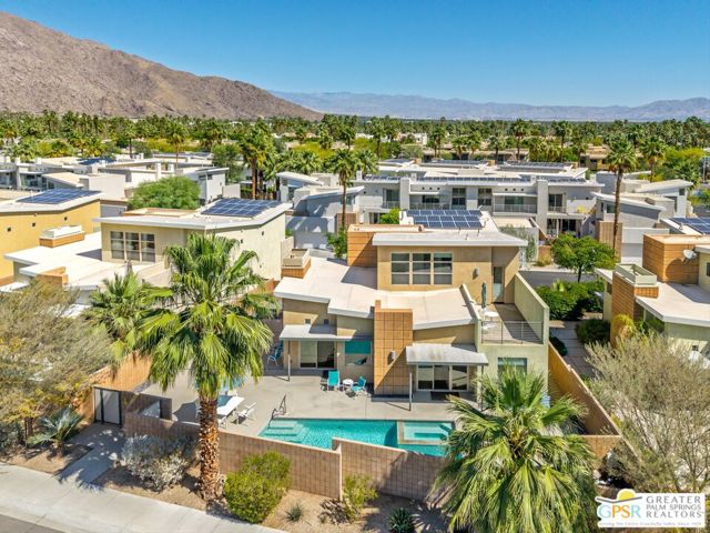 941 Oceo Circle, Palm Springs CA: https://media.crmls.org/mediaz/2abf3cb3-6af5-437e-9356-6fd08aca3277.jpg