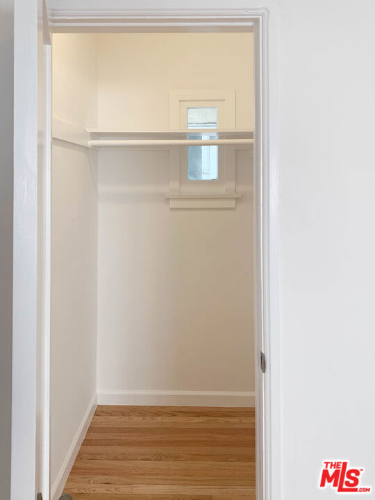 120 N Orange Drive, Los Angeles CA: https://media.crmls.org/mediaz/2abf6a0e-c38c-45a8-99b7-1b5b98b63de4.jpg