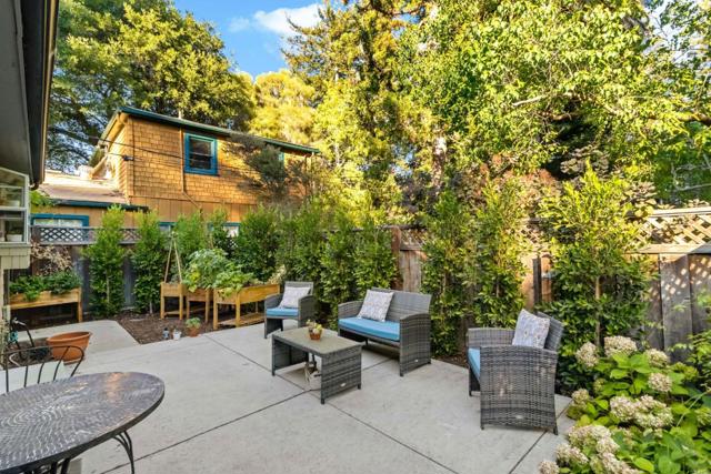 136 Finger Avenue, Redwood City CA: https://media.crmls.org/mediaz/2ac07009-f286-4ba6-a491-d7314e20fe9d.jpg