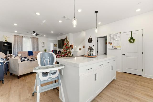 Detail Gallery Image 12 of 46 For 796 Makani St #3,  Chula Vista,  CA 91911 - 4 Beds | 3/1 Baths