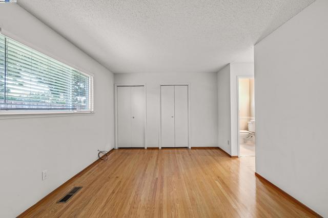844 Wall St, Livermore CA: https://media.crmls.org/mediaz/2ac1adae-c665-47d6-901a-8d15b8a58b11.jpg