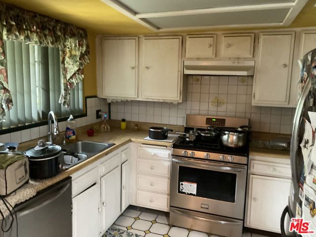 12351 Osborne Street, 23 photo 3